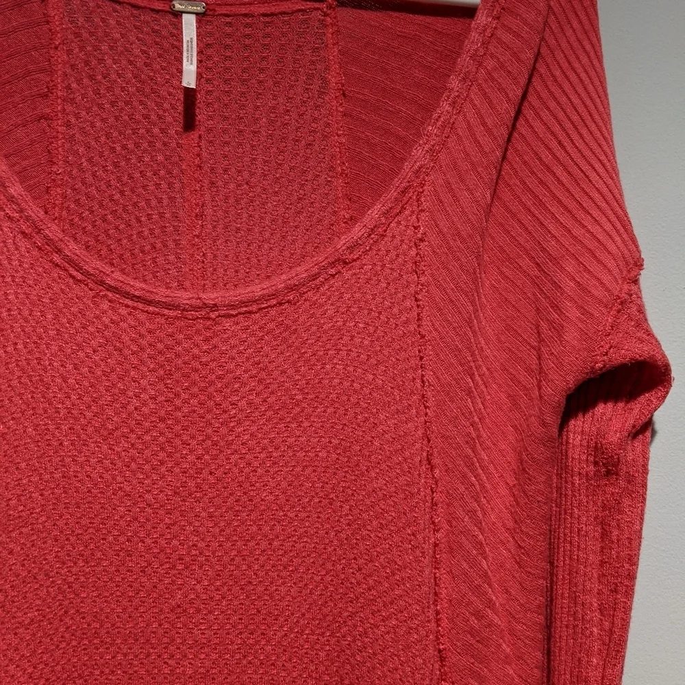 Long Sleeve Oversized High Low Knit Coral Free People distressed Boho top - Picture 3 of 4